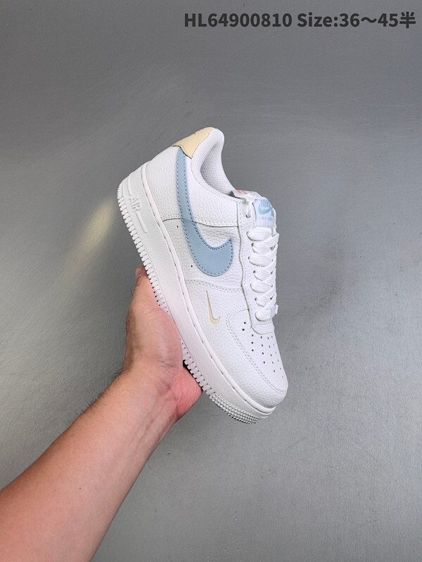 Nike/耐克 原楦原纸版数据开发版型，采用硬质荔枝纹牛剖革鞋面材质，内置全掌Air