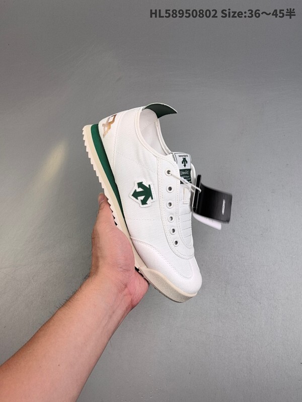 DESCENTE Chron Tempo Replica迪桑特 舒适百搭防滑耐磨低帮生活休闲鞋 是一款集复古与现代于一体的低帮跑步鞋 简洁的牛皮鞋面不仅彰显出时尚的质感