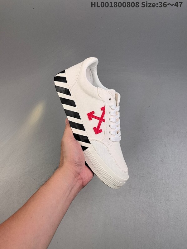 Off-White Vulcanised Low Top OW 箭头 低帮 白红 硫化低邦帆布板鞋 Off-White近日才发布其春夏新款鞋履