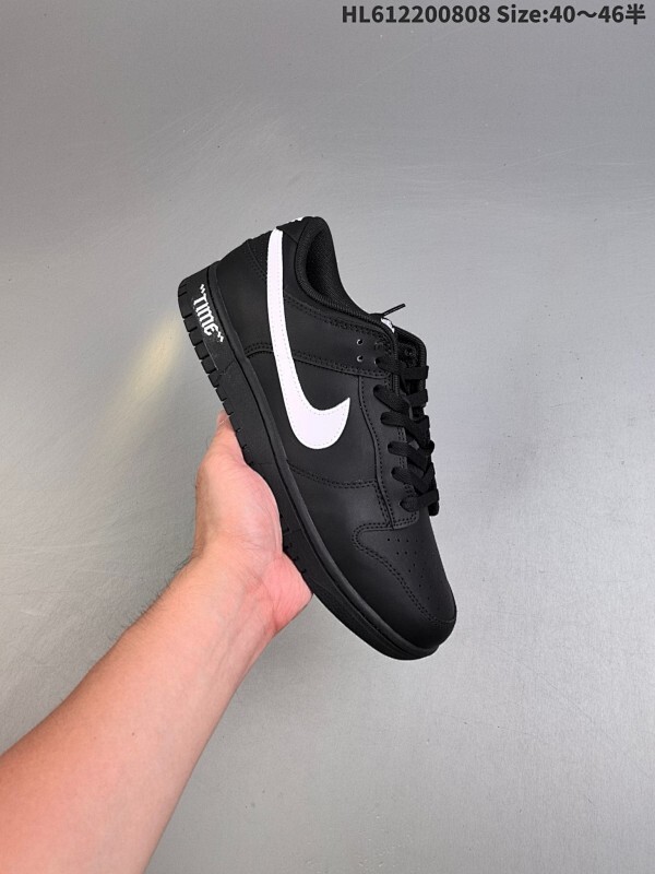 NIKE DUNK SB LOW 全新配色  定制Dunk SB顾名思义，具有经典的Dunk血缘，又注入了更多的时尚元素。相较于普通的Dunk滑板鞋