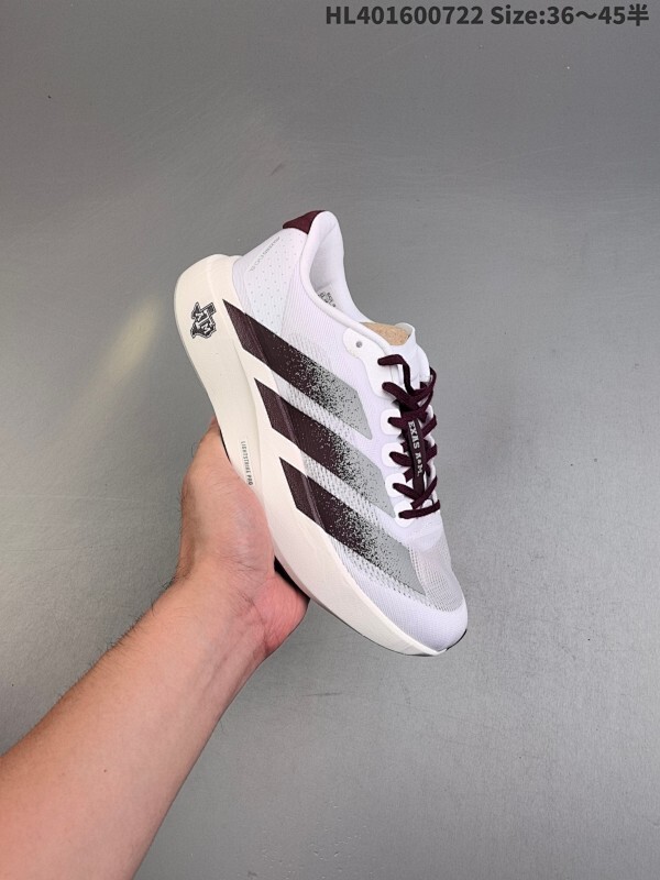 Adidas Adizero Evo SL M 阿迪超轻透气缓震跑鞋 整体外观造型与adiZero Adios Pro EVO 1非常相似