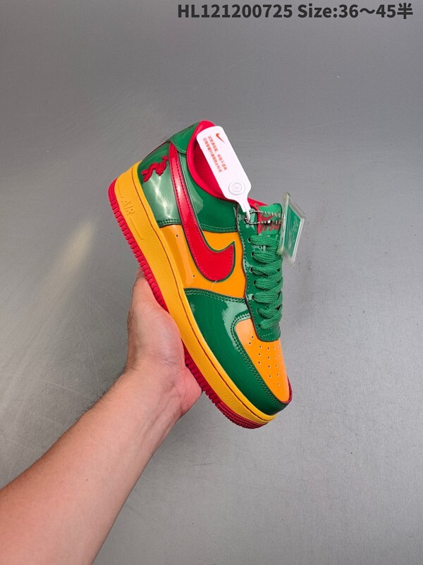 公司级✅耐克Nike AIR FORCE 1’07空军一号低帮百搭休闲运动板鞋。柔软、弹性十足的缓震性能和出色的中底设计