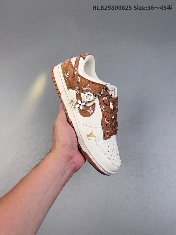 特价！  Louis Vuitton x Nike SB Dunk Low 路易威登 x 耐克 SB 低帮 LV联名米白棕 鞋身以米白色作为主色调
