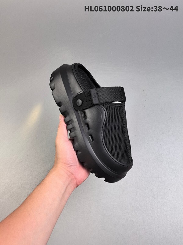 UGG 女士凉鞋 时尚百搭单品凉鞋沙滩鞋 一脚蹬凉拖鞋。潮流元素宽版弹力后跟带设计，