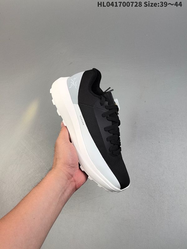 Arcteryx KONSEAL LTW  始祖鸟 此款鞋采用近几年比较流行的版型设计，外观时尚大气