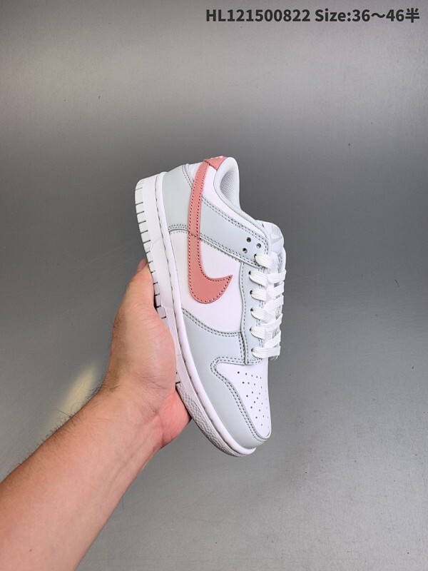 集合二  Nike Dunk Low “Purple Pulse” 白紫云朵 这款 Nike Dunk Low sb系列采用白色皮革鞋面，覆面和鞋舌标签采用酸洗般的饰面