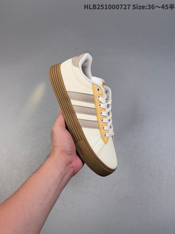 集合  阿迪达斯Adidas DAILY 4.0 阿迪达斯 舒适百搭 低帮 板鞋融合了复古与现代风格 简约而富有质感