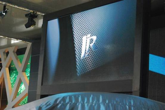 屏幕上的倒计时也走到了一排"0",随即出现了中网背景上的金属质感logo