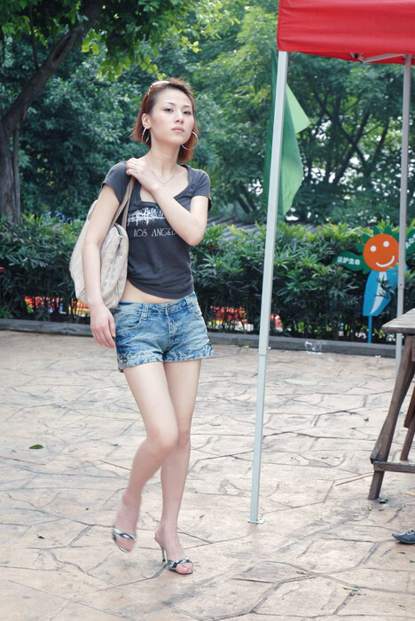 实拍重庆街头美女 是否有你中意的? - 自由客 - 自由客