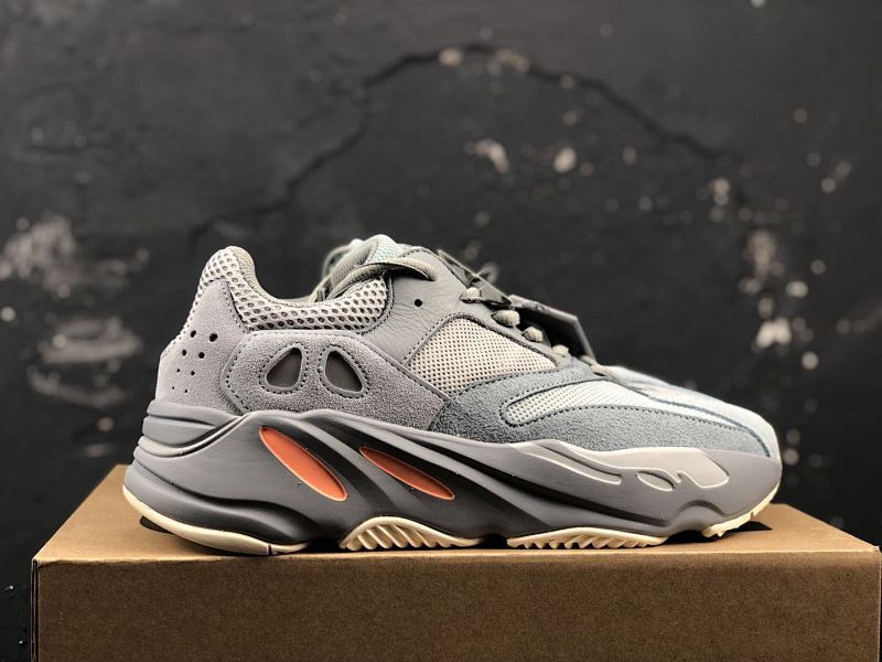 OG版本 惯性灰 椰子700 Yeezy 700 Boost “Inertia”惯性灰配色，巴斯夫，原装级，编号EG7597 .全码出货36---48半码 优势放店