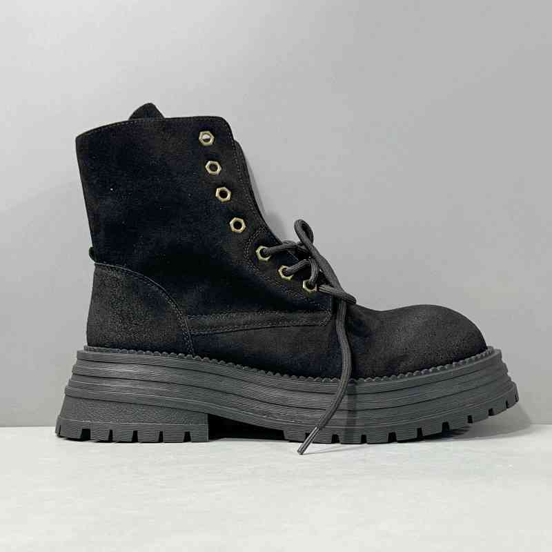 BK版本 MiuMiu-黑色 MiuMiu缪缪新品 秋冬穿搭灵魂  微翘大头鞋 增高5CM但完全不重 头层麂皮绒材质  可外翻两穿马丁靴 渐变做旧效果