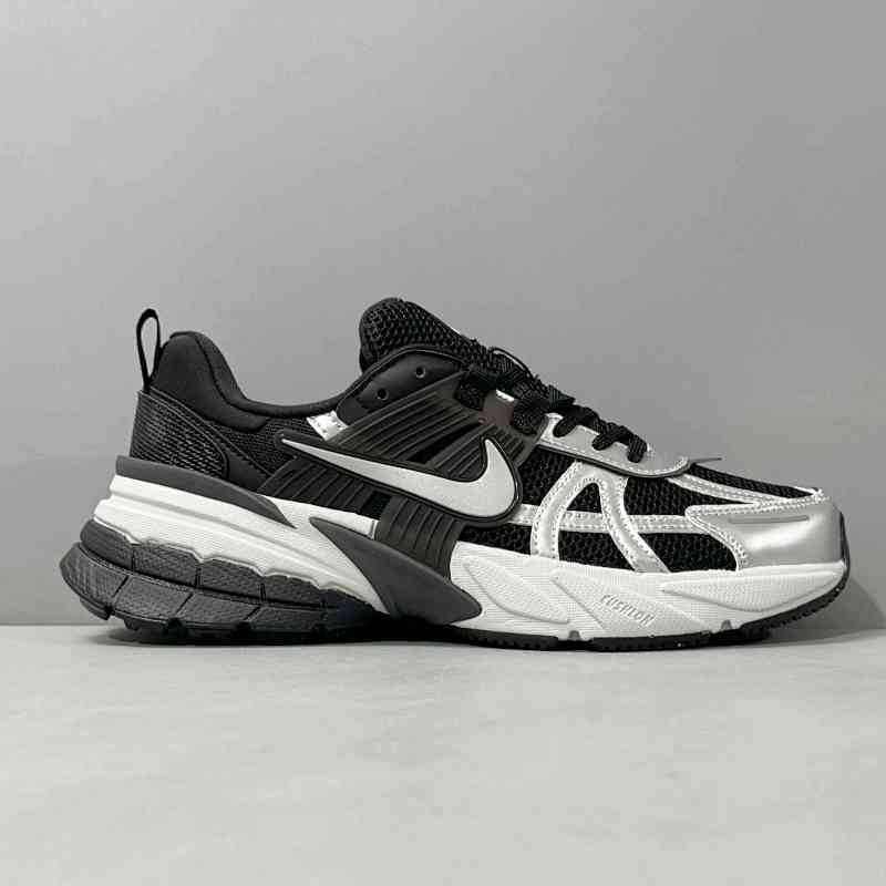 DJ版本 银黑灰FD0736-005 Nike V2K Run 舒适耐磨 低帮跑步鞋 男女同款 黑色
