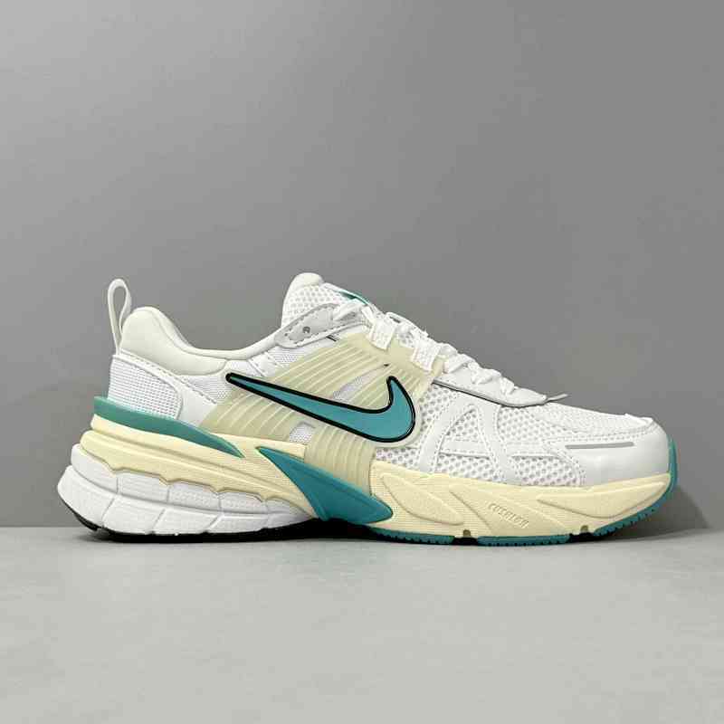 PP版本 白米绿FD0736-105 Nike V2K Run 简约舒适减震防滑耐磨 低帮跑步鞋 女款 白米绿