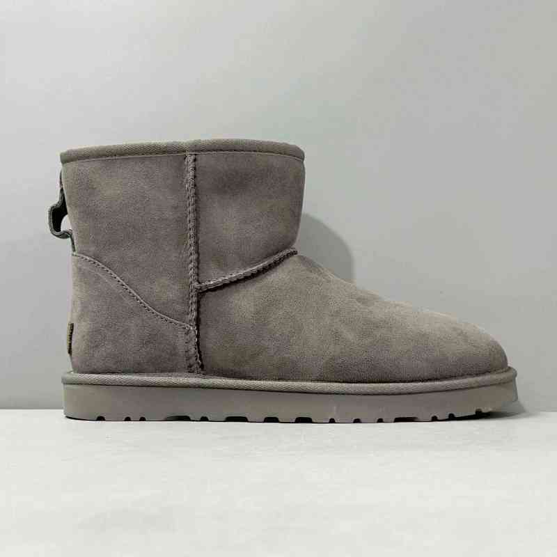 LZ版本 5854男-深灰色1002072-DGRY UGG CLASSIC MINI 羊皮毛一体加绒保暖短中筒雪地靴 男款 深灰色
