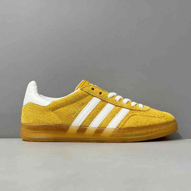 HZ版本 GZ黄白HQ8716  盖乐系列Adidas Originals Gazelle Indoor   防滑低帮板鞋 T头鞋