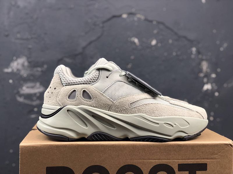 OG版本 海盐 椰子700 Yeezy 700 “Salt”巴斯夫，原装级，原产材料，货号EG7487.全码出货 36--48半码 优势放店