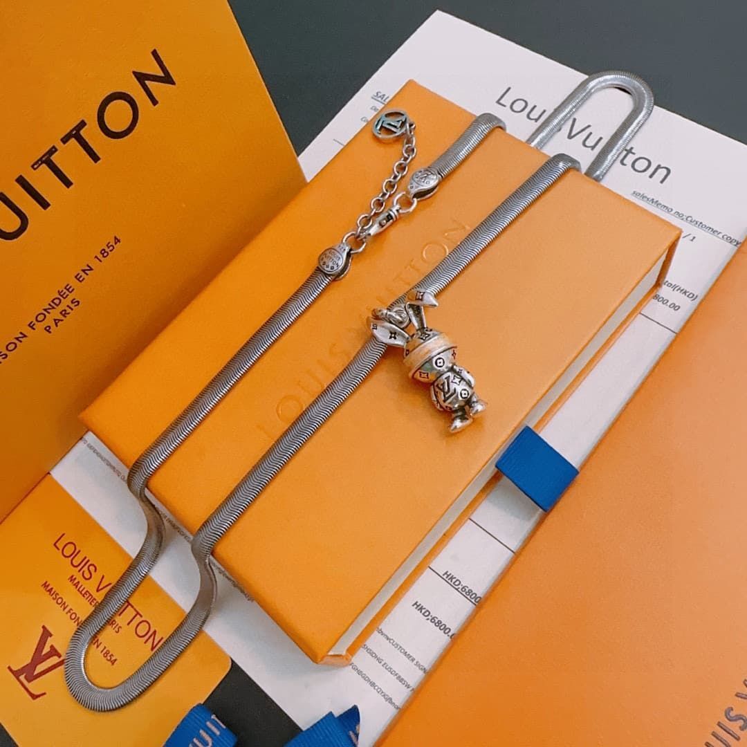 lv-necklace_7_2.jpg