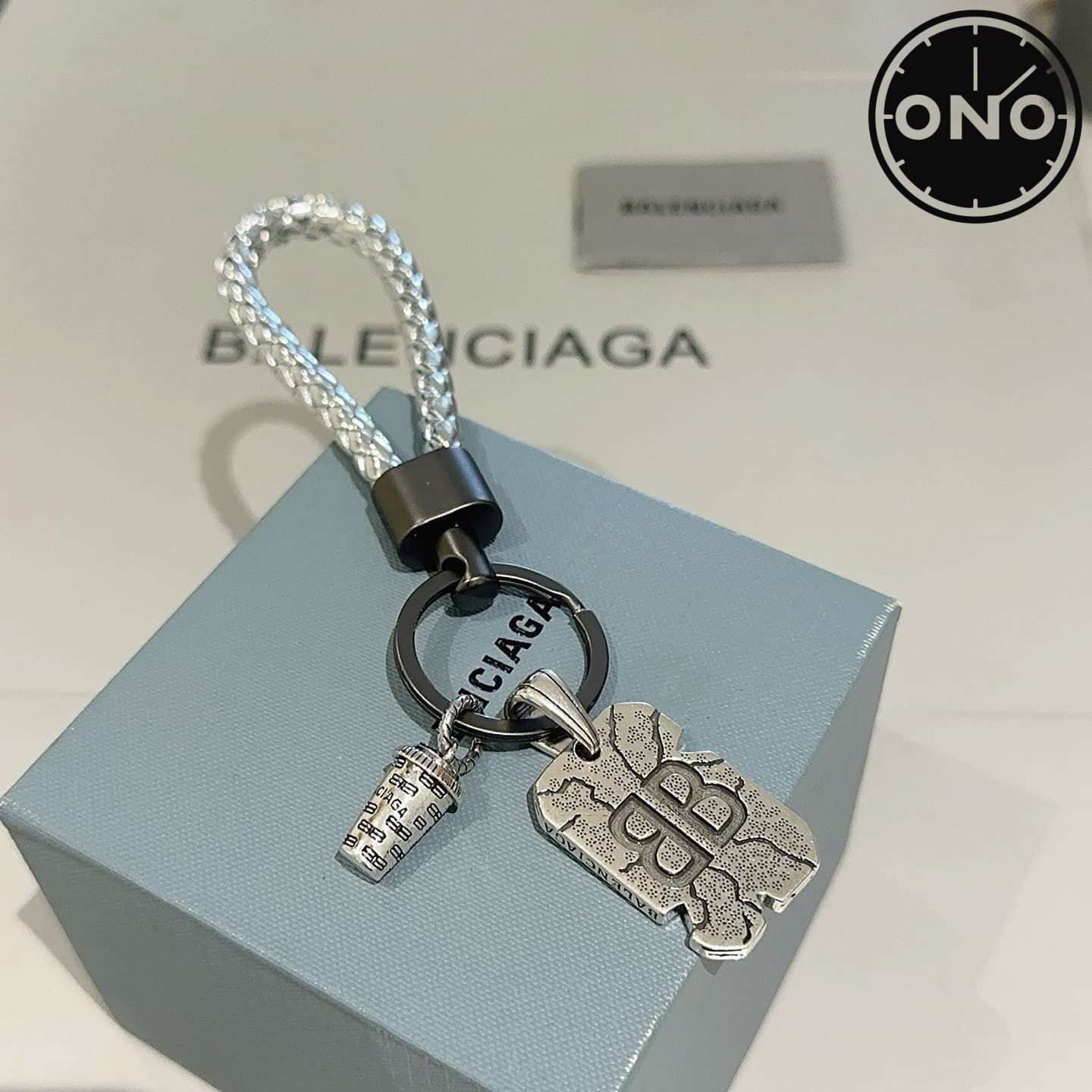 balenciaga-clasp_72_1.jpg