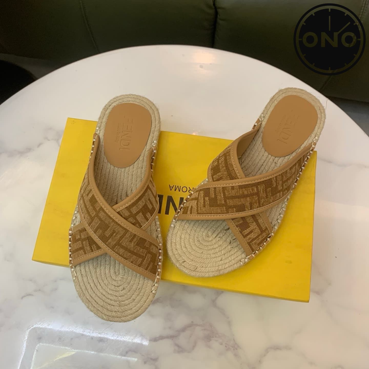 fendi-slippers_6_3.jpg