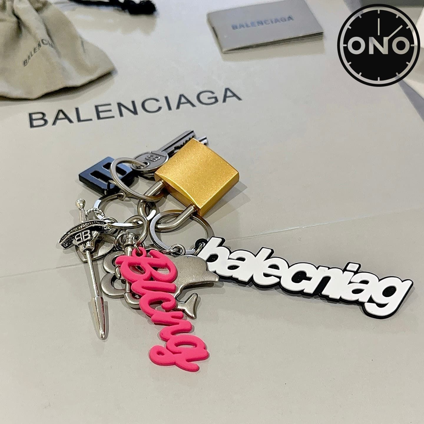 balenciaga-clasp_54_1.jpg