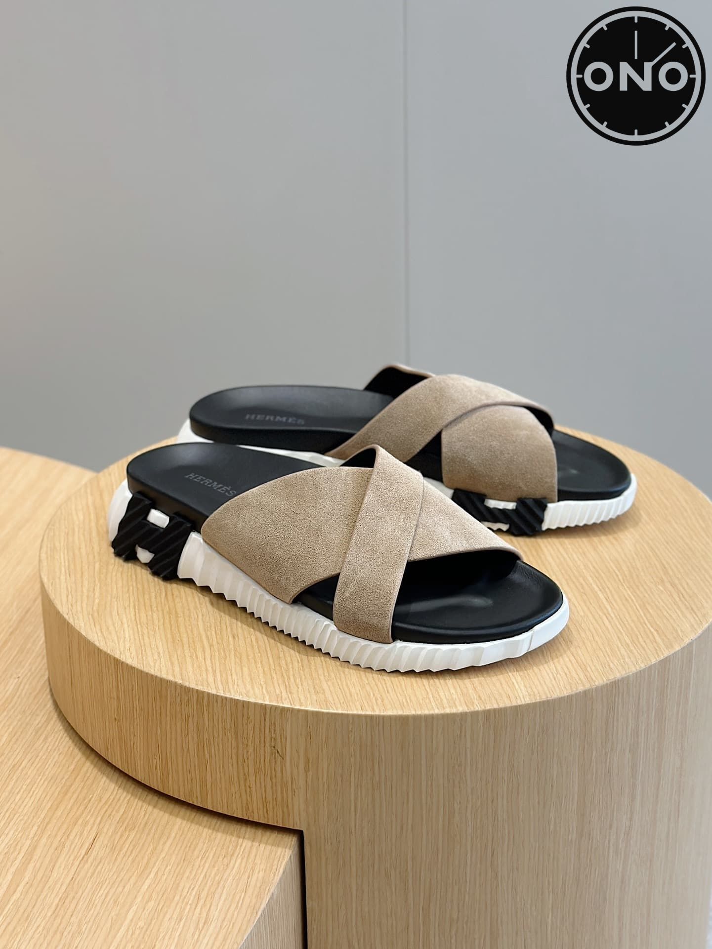 hermes-slippers_3_2.jpg