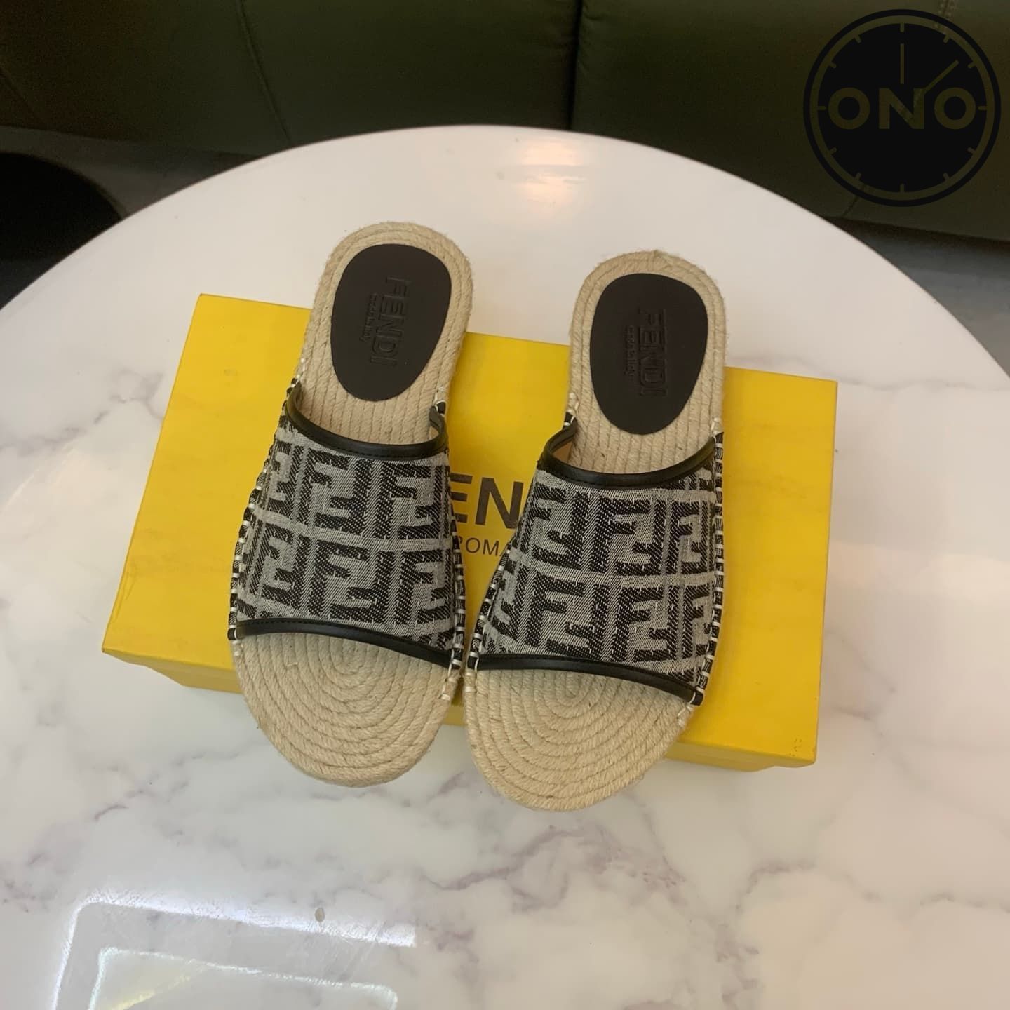 fendi-slippers_19_1.jpg
