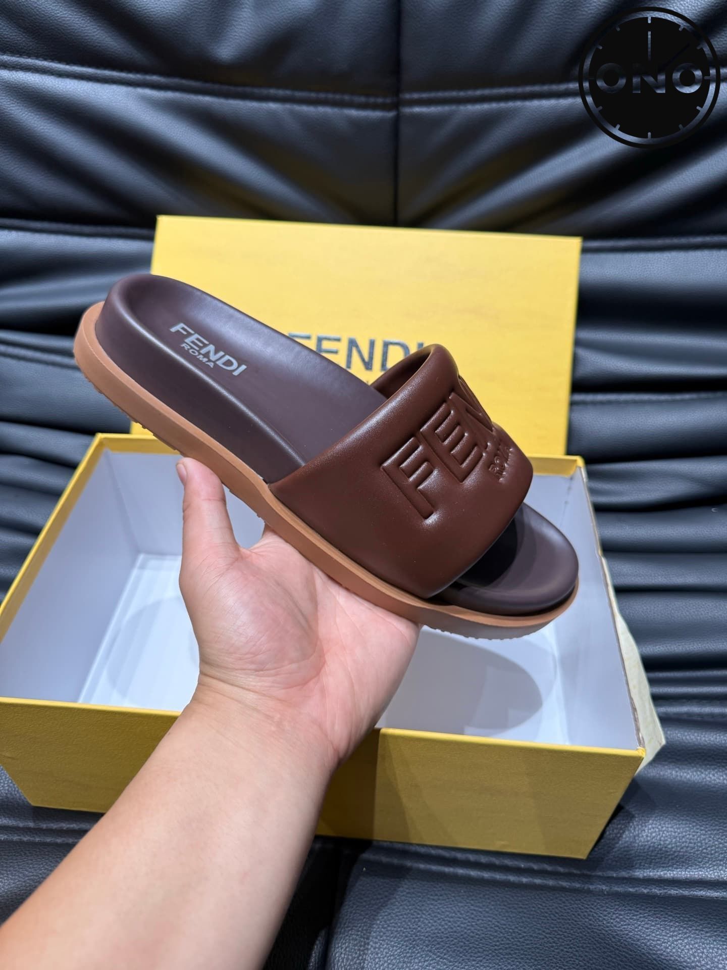 fendi-slippers_40_5.jpg