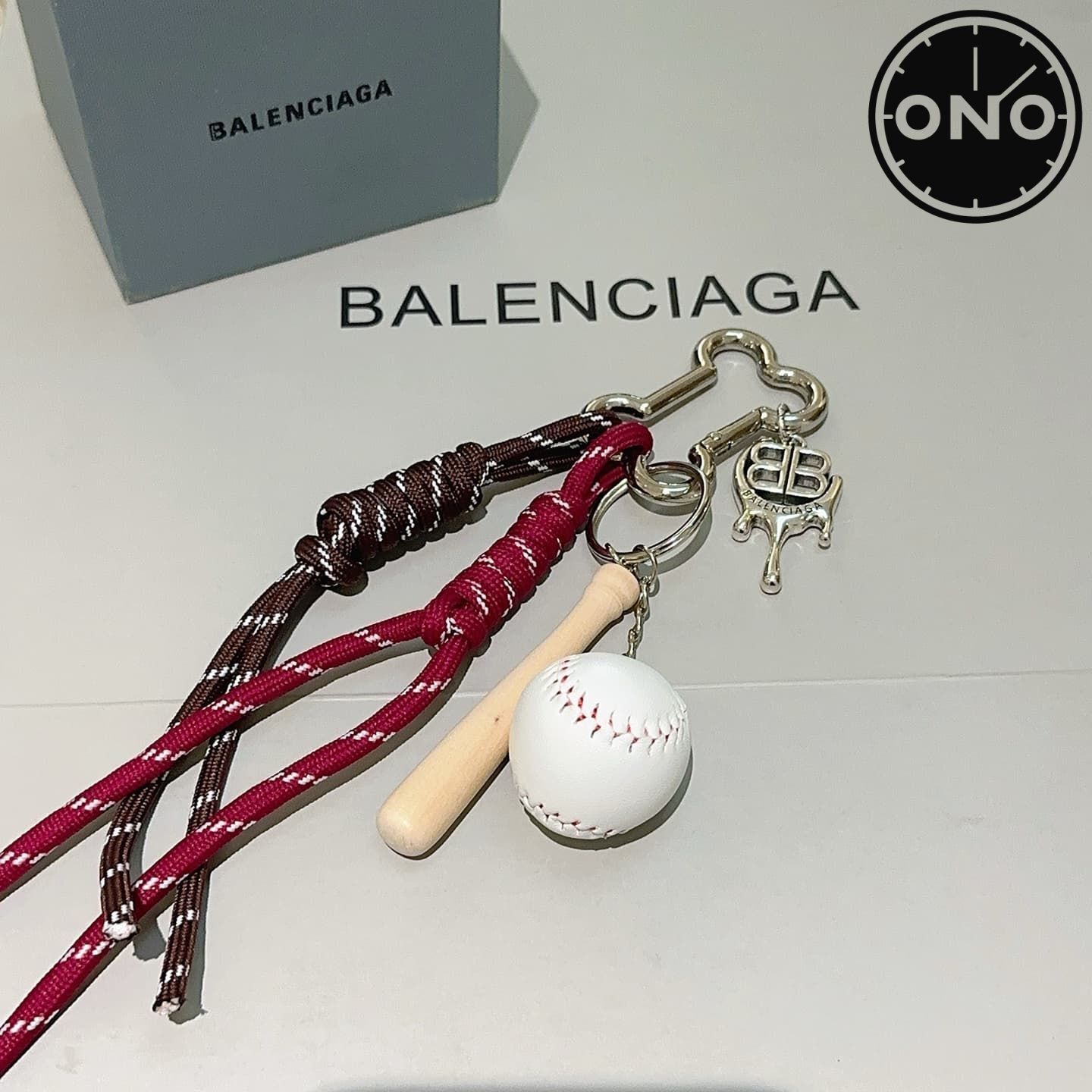balenciaga-clasp_2_4.jpg