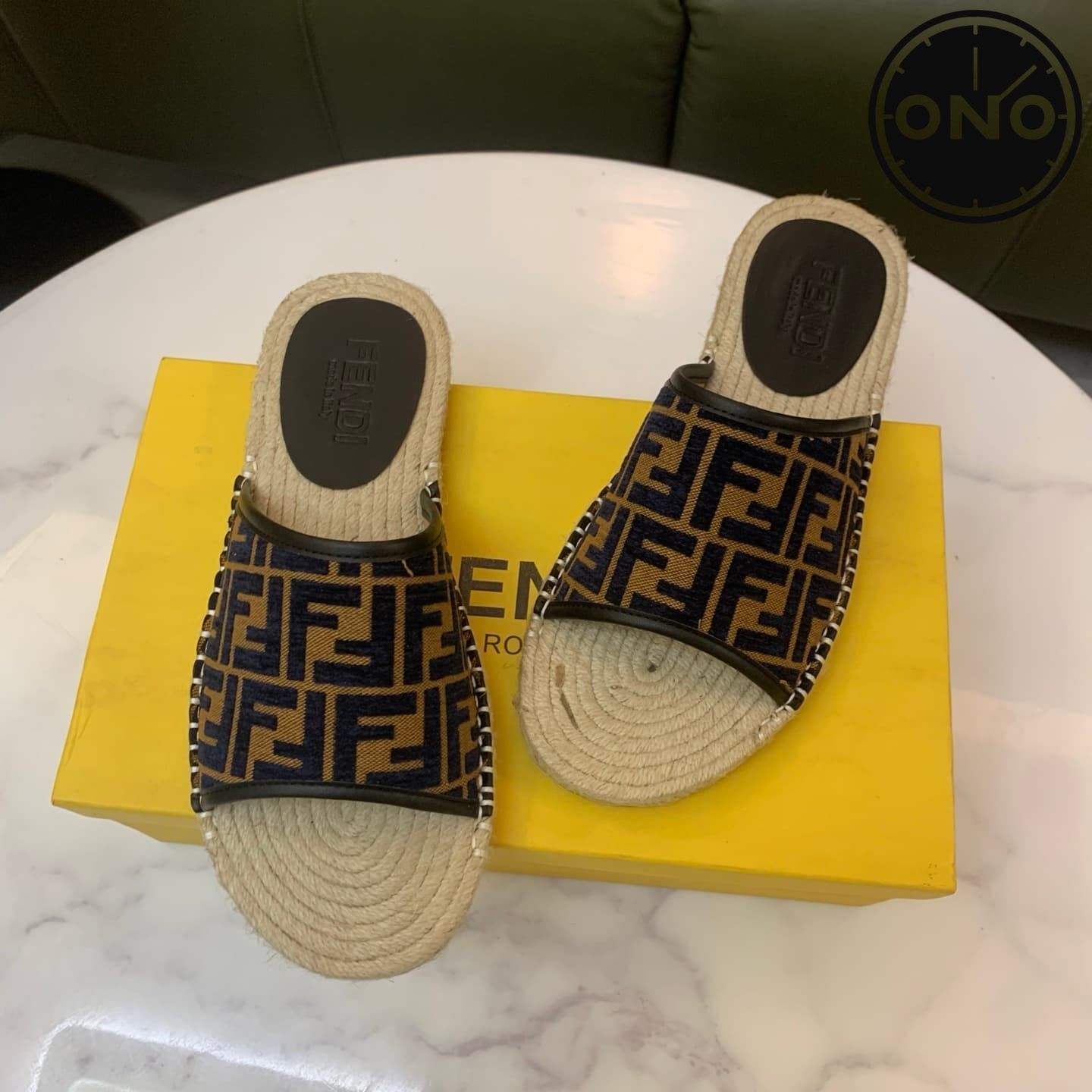 fendi-slippers_28_3.jpg