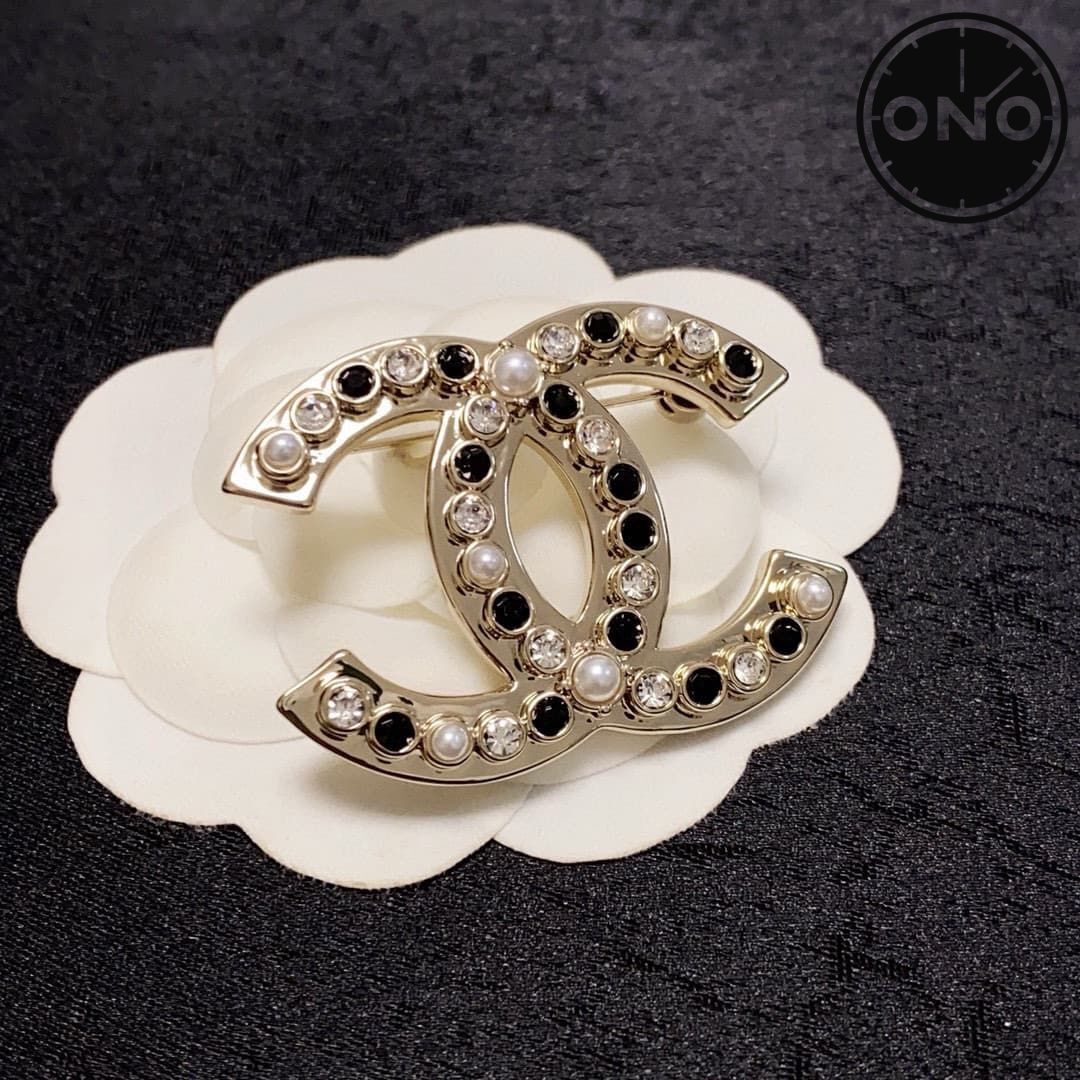 chanel-brooch_2_3.jpg