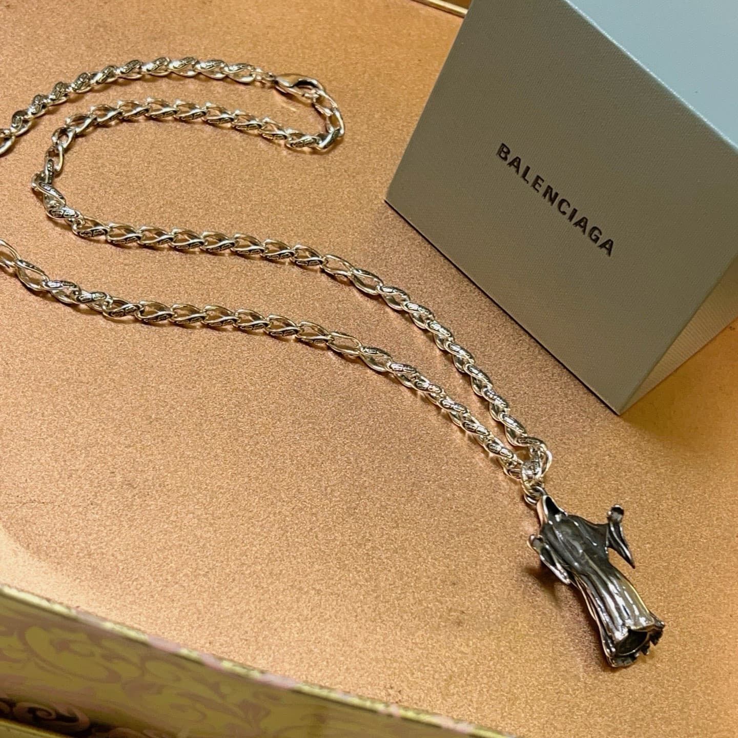 balenciaga-necklace_17_3.jpg
