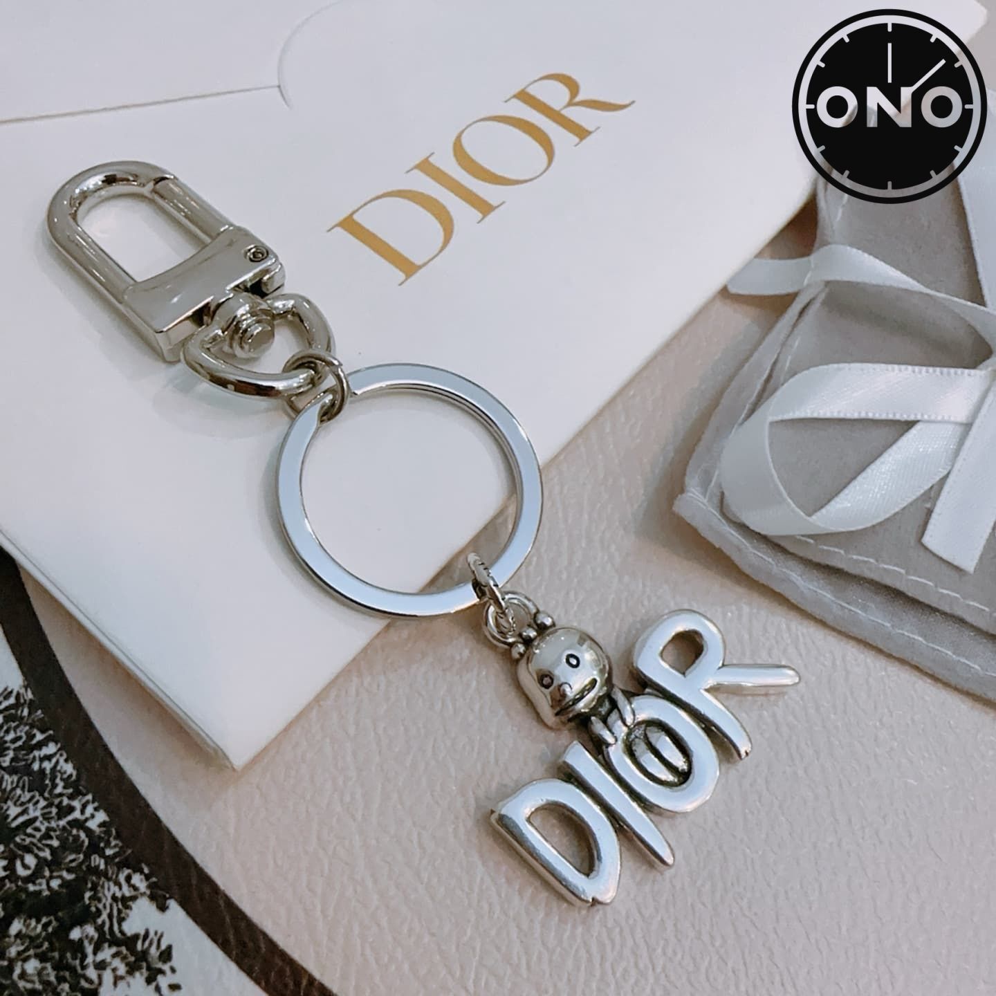 dior-clasp_2_5.jpg