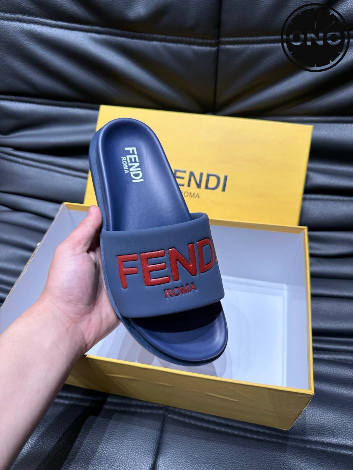 fendi-slippers_32_6.jpg
