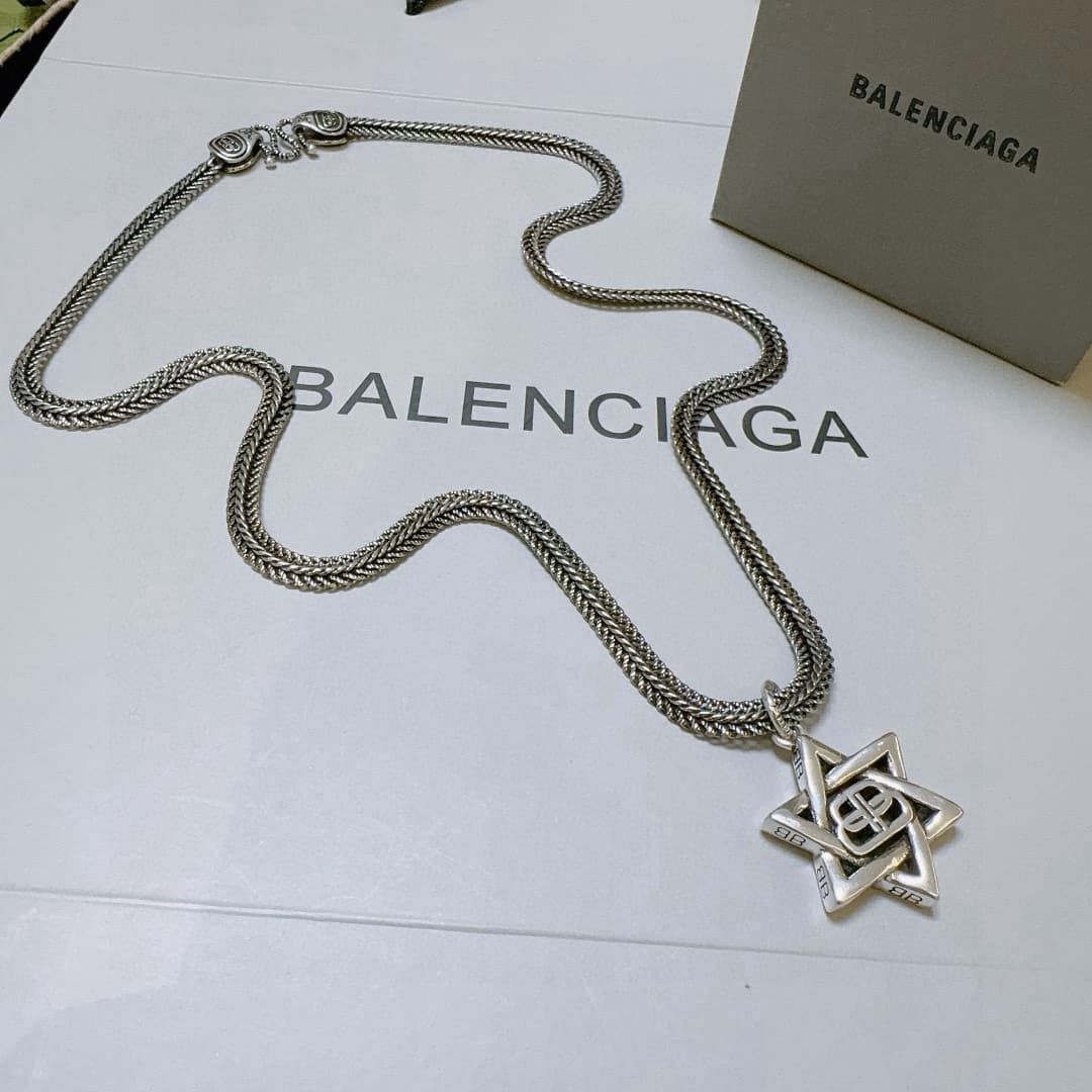 balenciaga-necklace_4_4.jpg