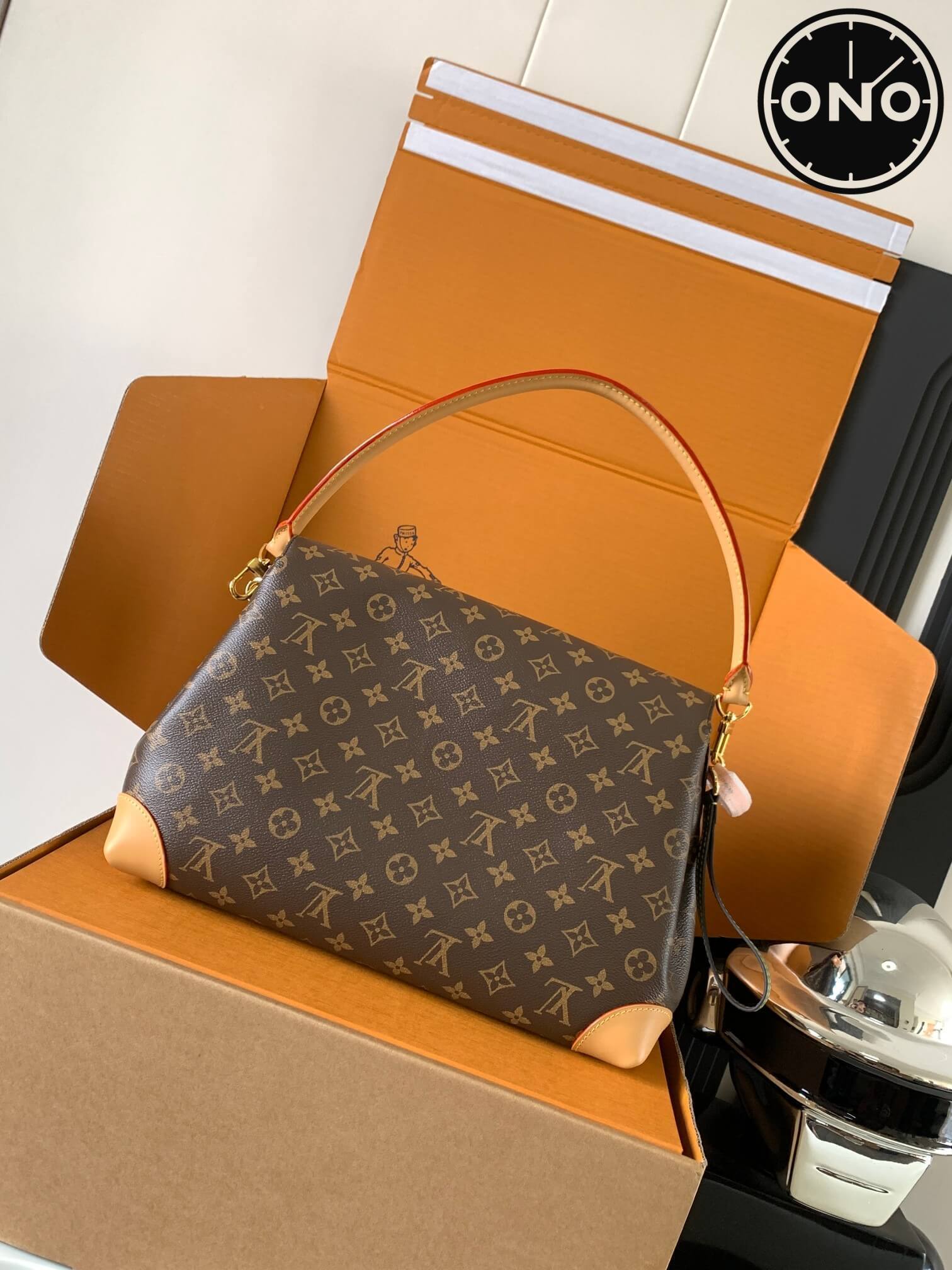 lv_womens_84_2.jpg