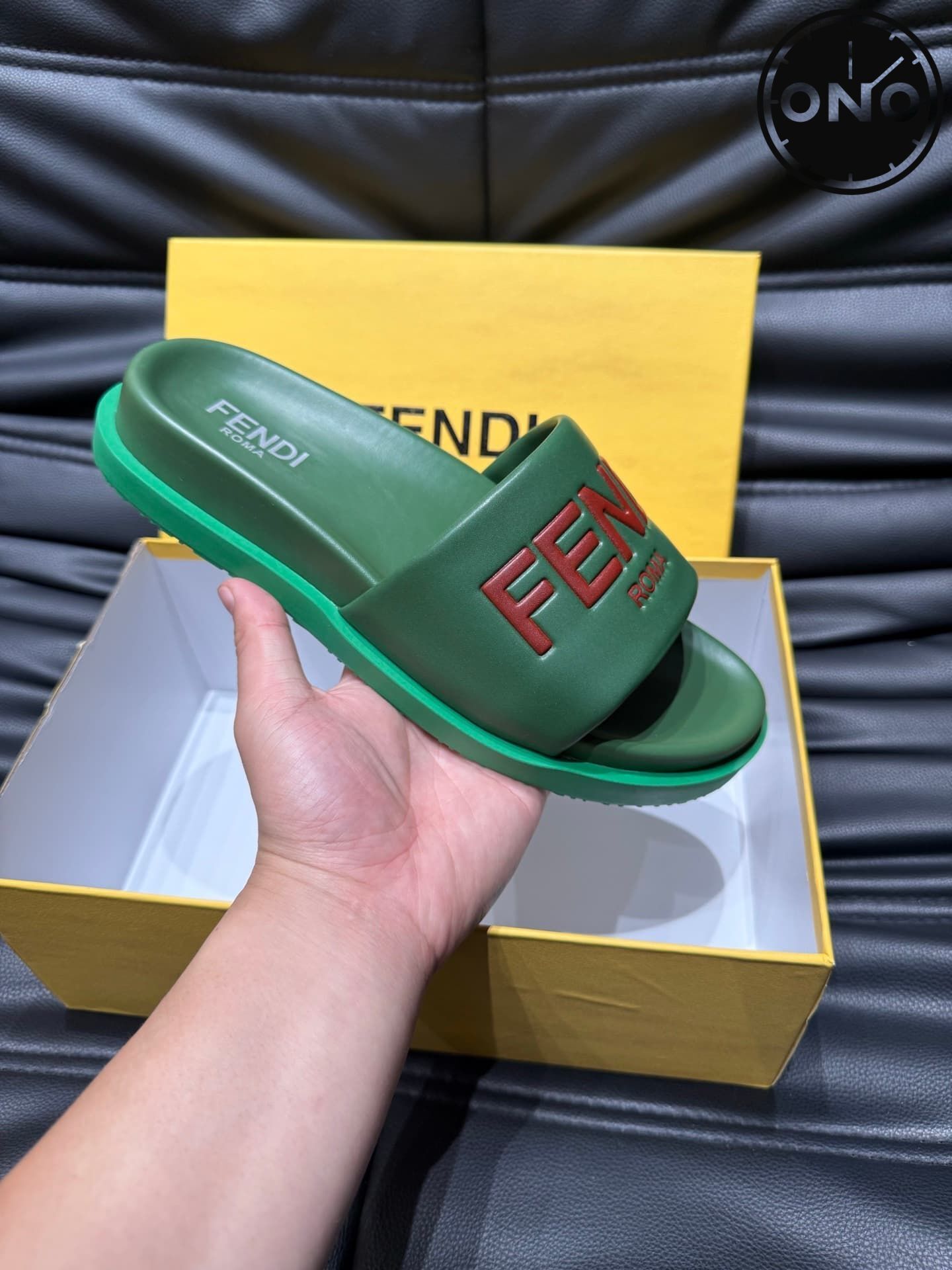 fendi-slippers_33_5.jpg