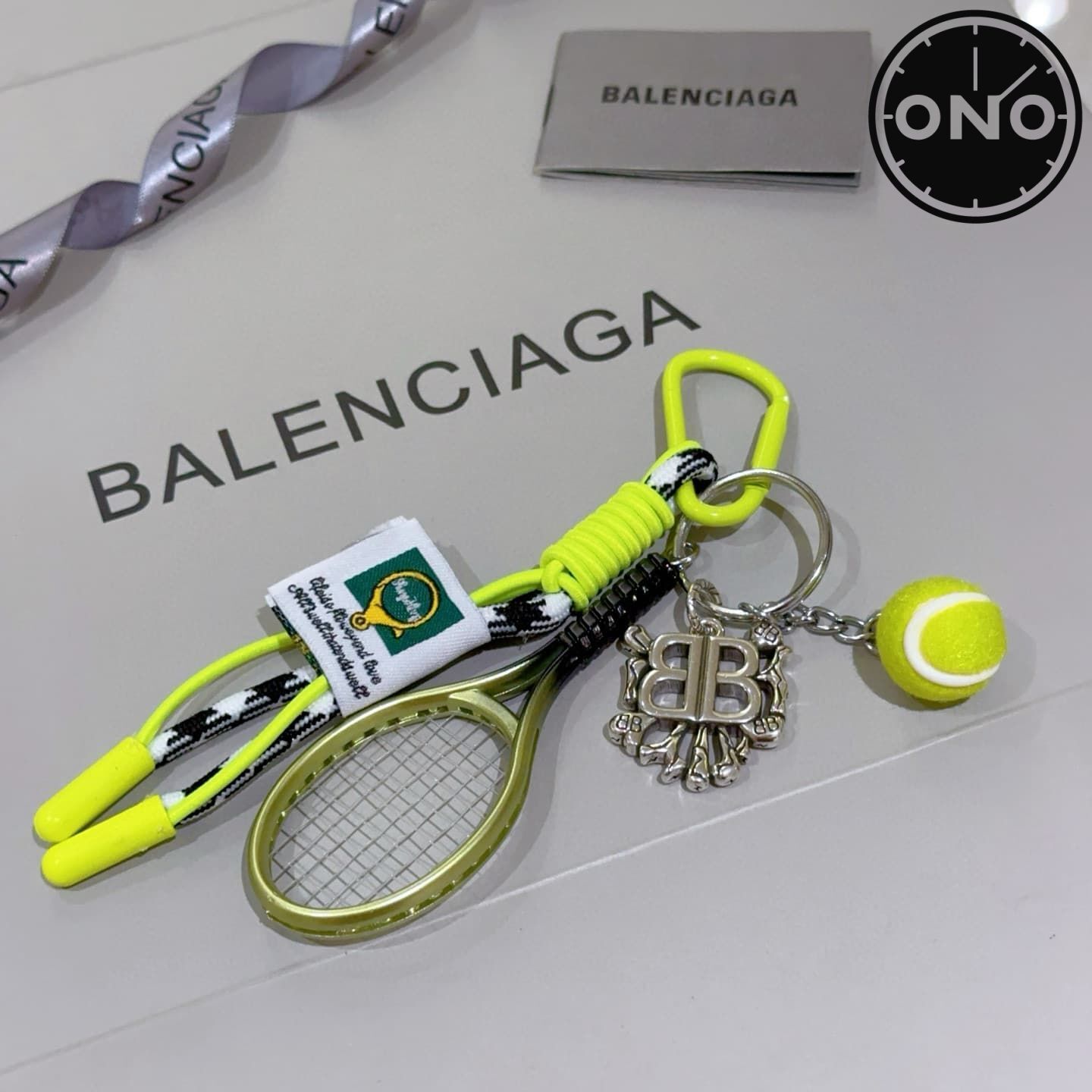 balenciaga-clasp_90_3.jpg