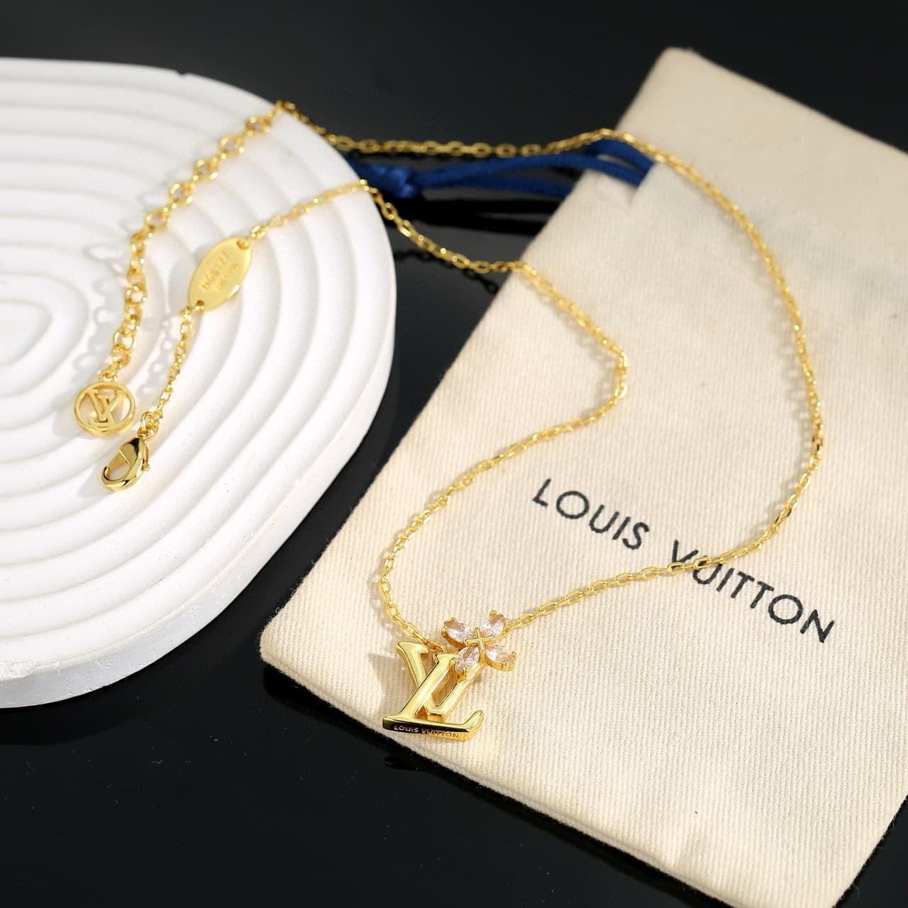 lv-necklace_25_4.jpg