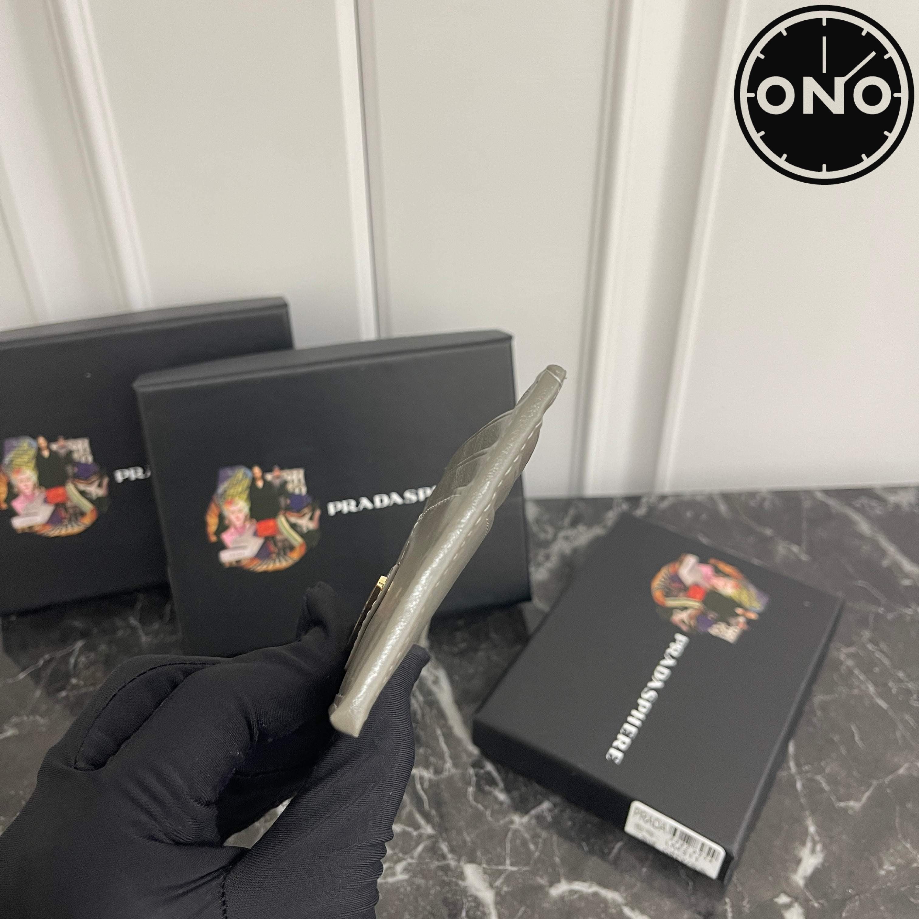 prada_wallet_7_7.jpg