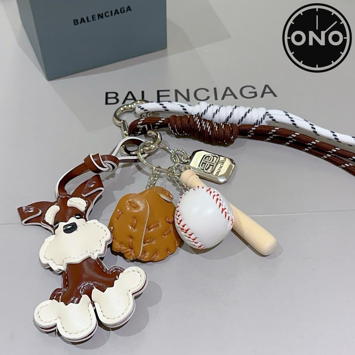 balenciaga-clasp_26_1.jpg