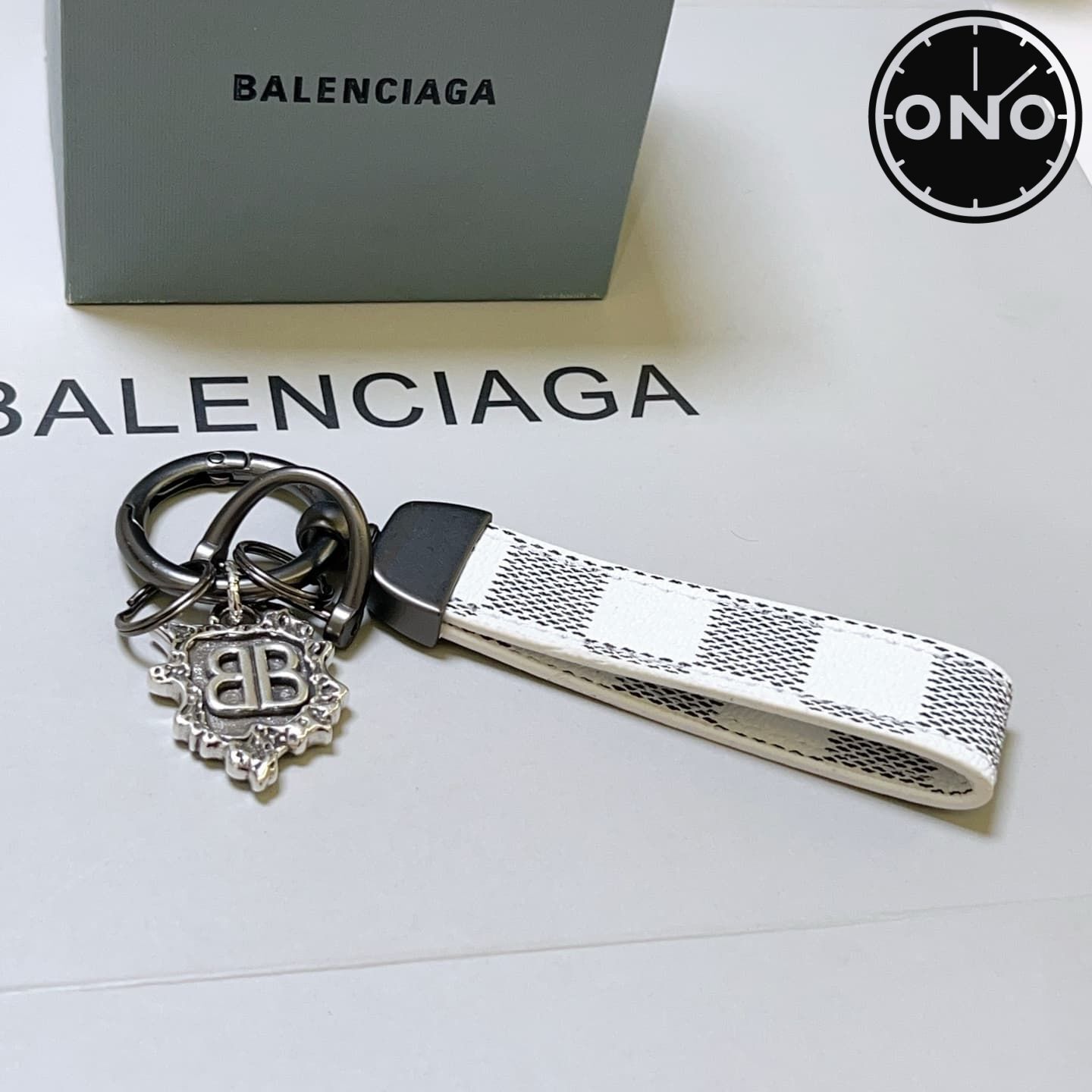 balenciaga-clasp_43_2.jpg
