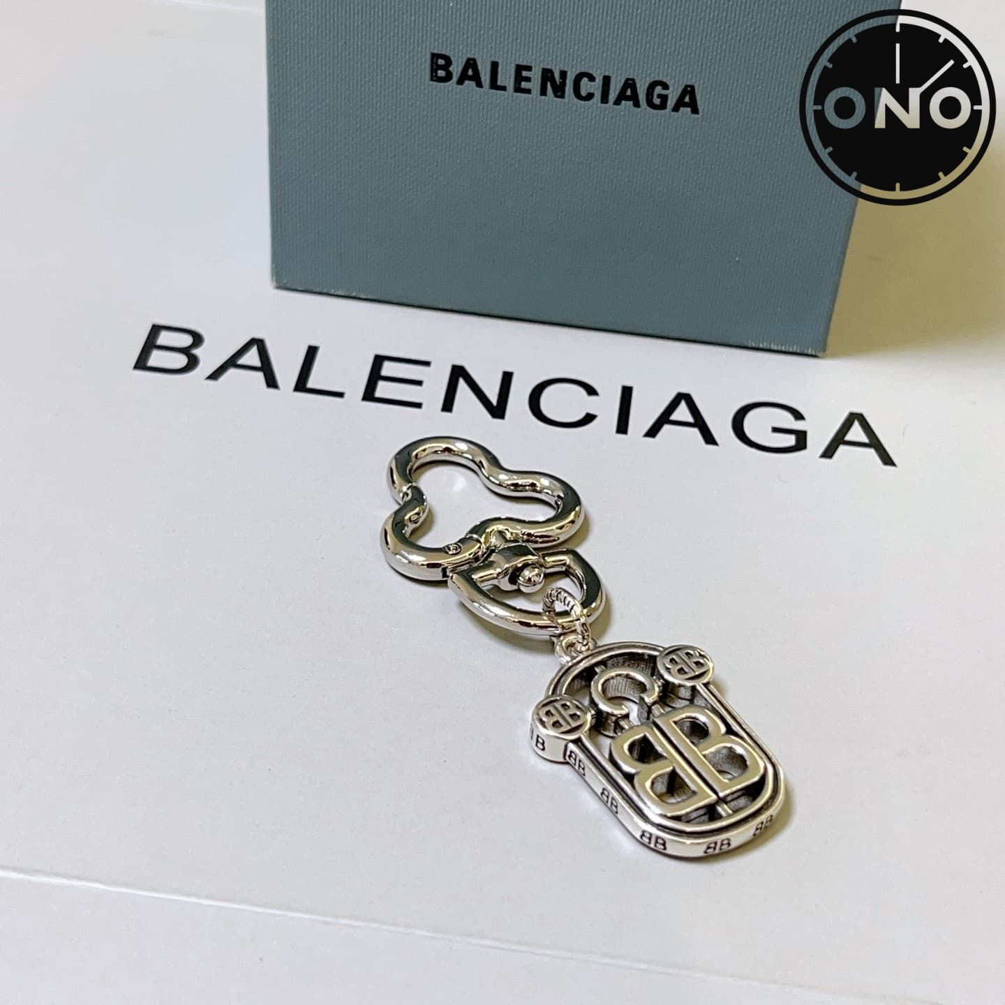 balenciaga-clasp_71_1.jpg
