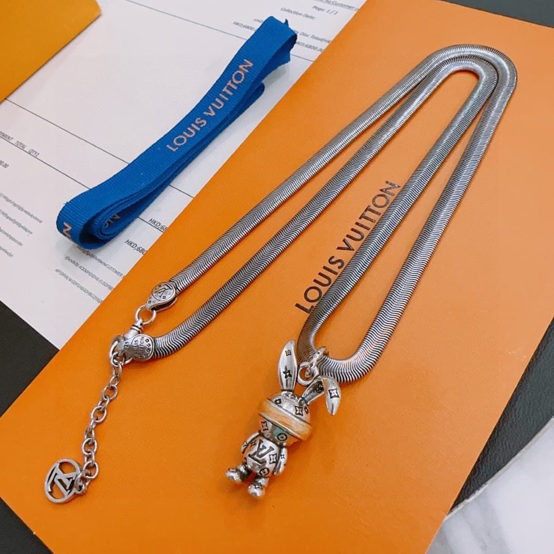 lv-necklace_7_4.jpg