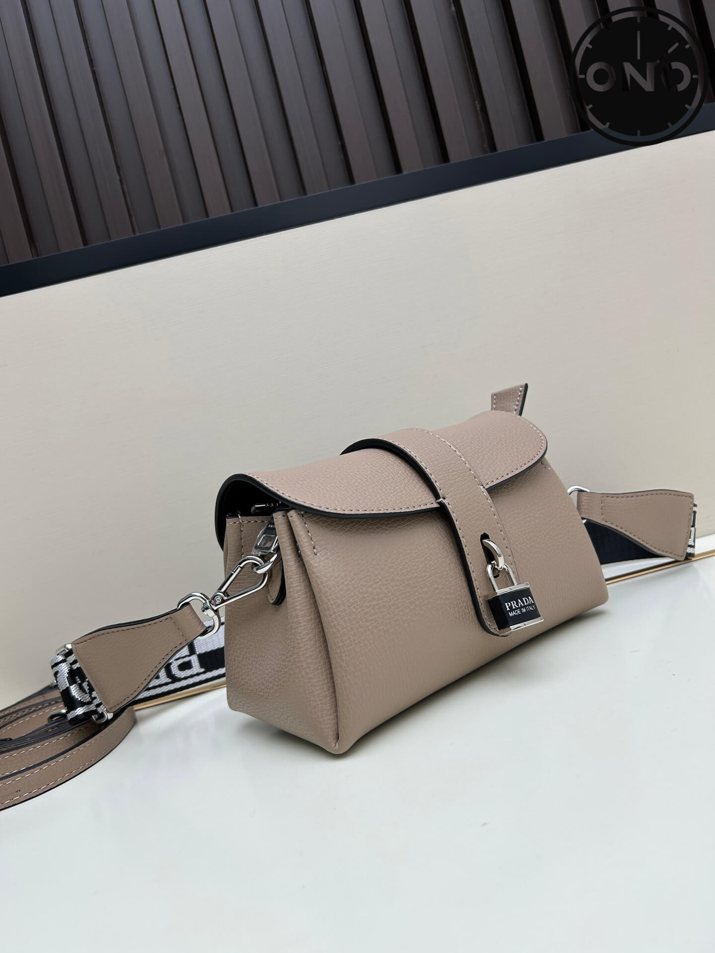 prada_women_103_1.jpg