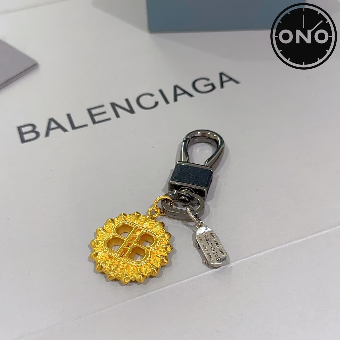 balenciaga-clasp_85_1.jpg