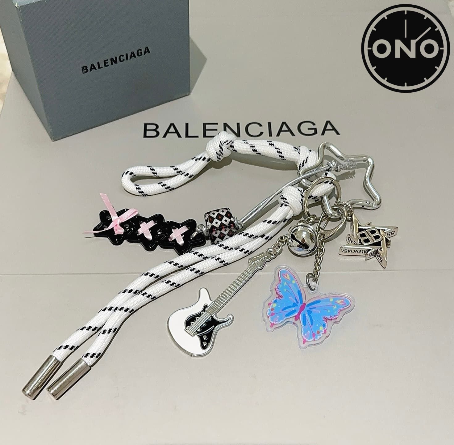 balenciaga-clasp_1_4.jpg