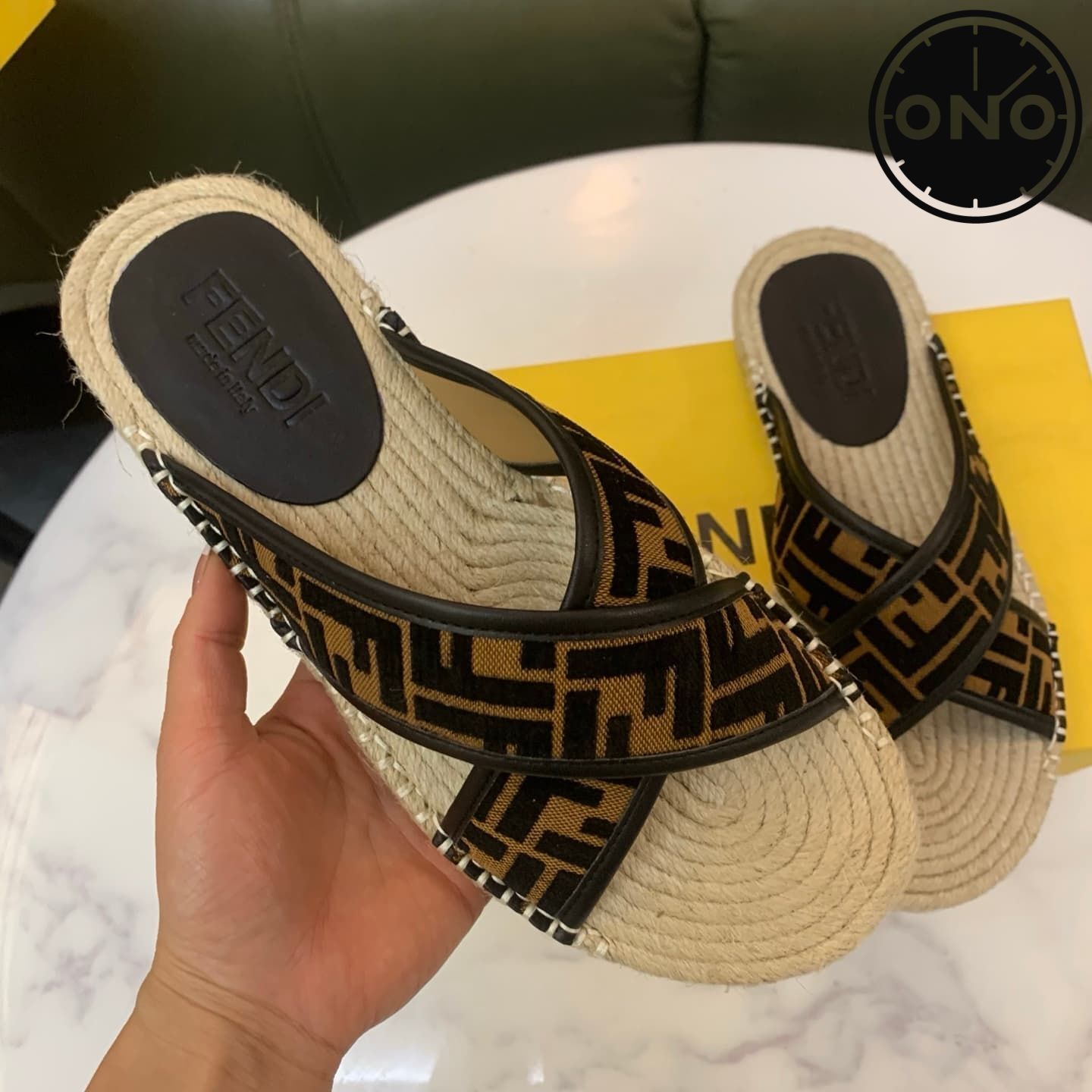 fendi-slippers_1_5.jpg