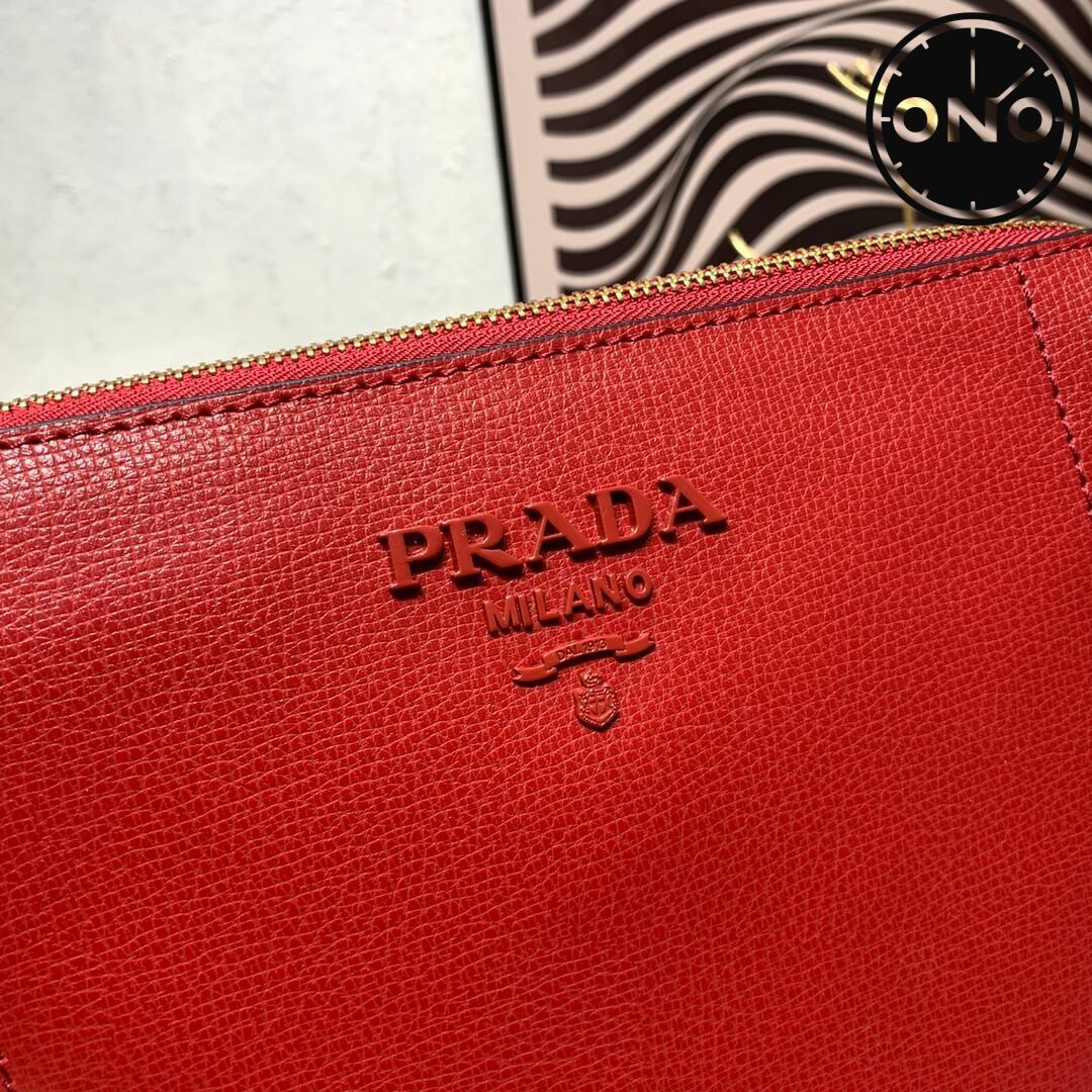 prada_women_149_3.jpg
