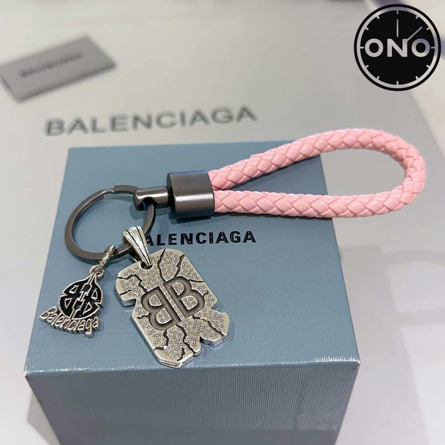 balenciaga-clasp_89_1.jpg