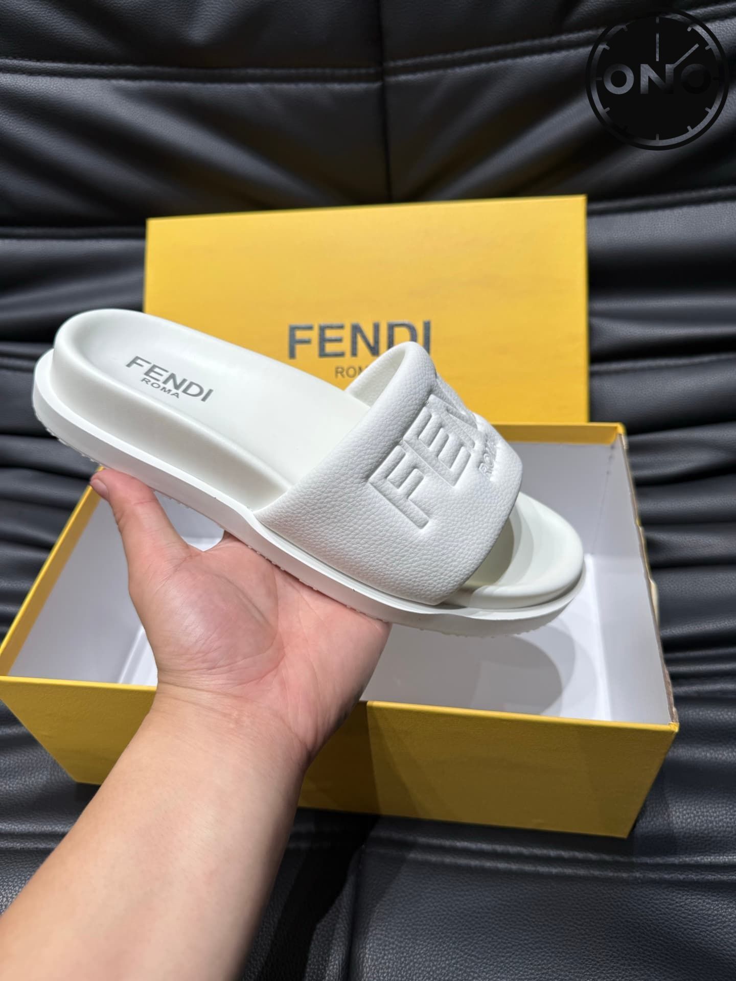 fendi-slippers_36_5.jpg